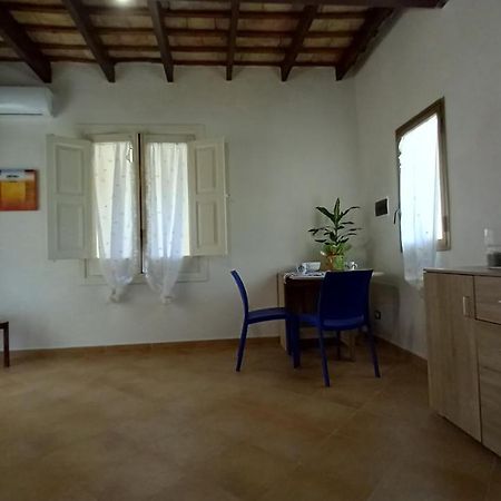 Oltre: Monolocale Con Terrazzo Privato Al Piano Apartment Trapani Luaran gambar