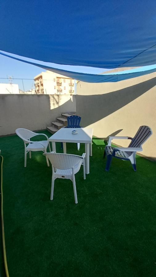 Oltre: Monolocale Con Terrazzo Privato Al Piano Apartment Trapani Luaran gambar