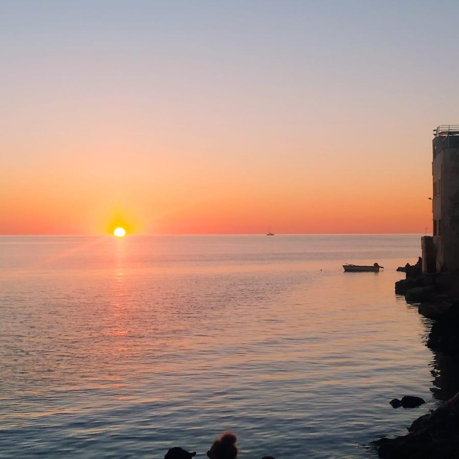 Oltre: Monolocale Con Terrazzo Privato Al Piano Apartment Trapani Luaran gambar