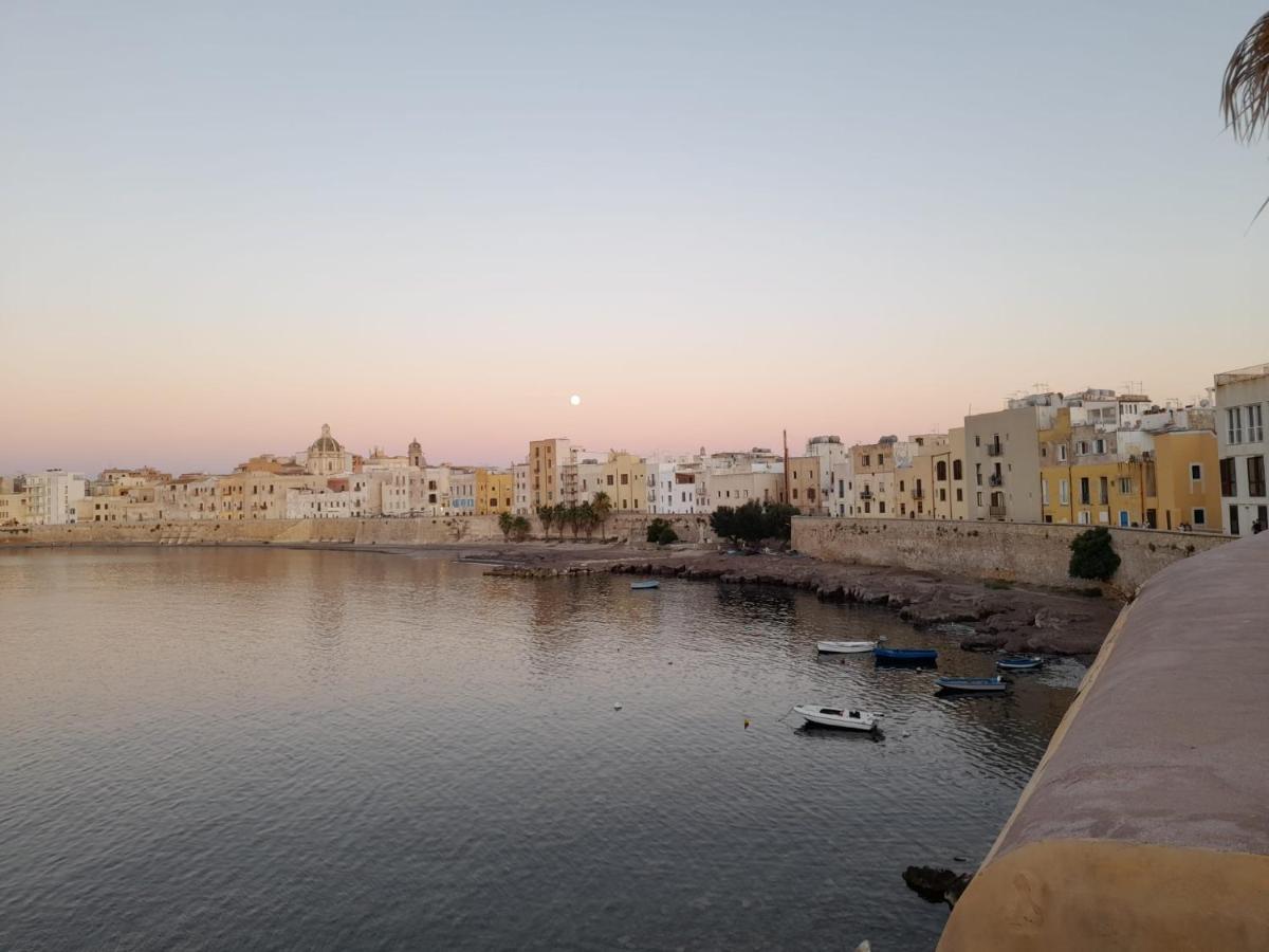 Oltre: Monolocale Con Terrazzo Privato Al Piano Apartment Trapani Luaran gambar