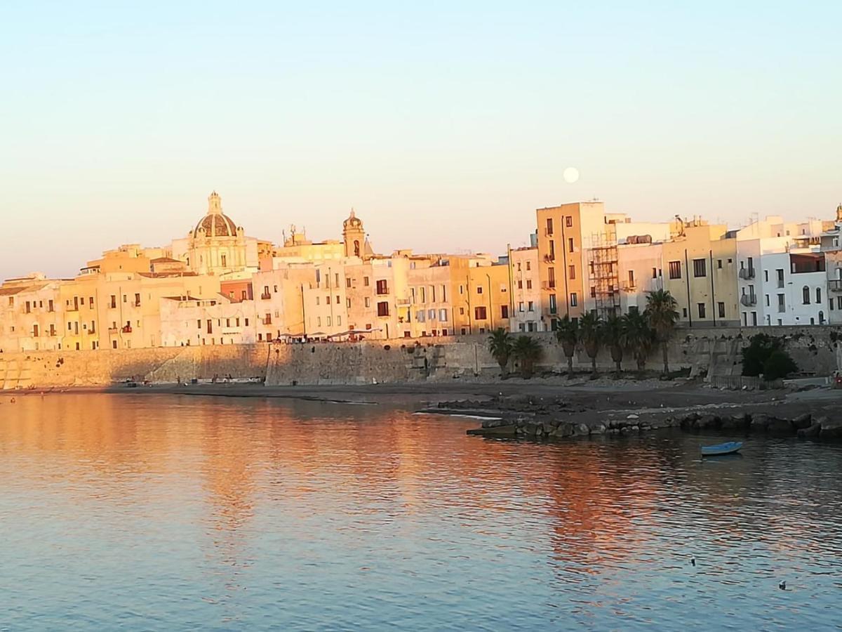 Oltre: Monolocale Con Terrazzo Privato Al Piano Apartment Trapani Luaran gambar